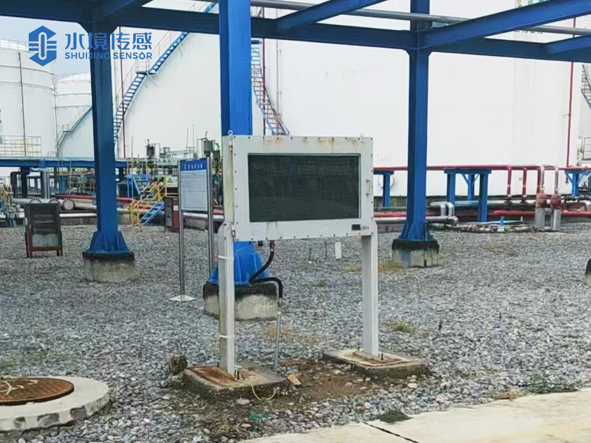 河南化工廠防爆氣象站現(xiàn)場(chǎng)